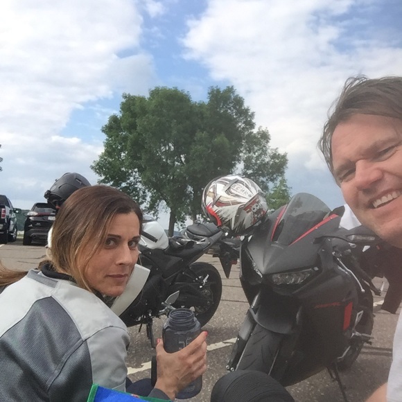 Meet your Poshers, Amy and Mike. - Picture 4 of 8